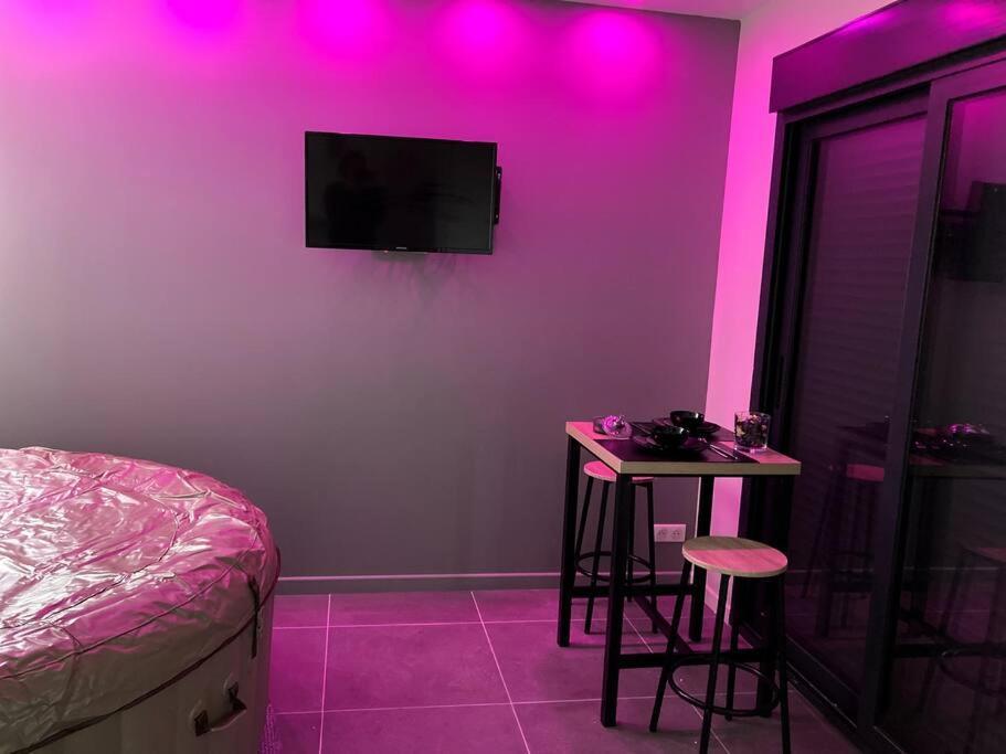Spa Le Love แซงต์-เฌแมง-เลส์-กอร์เบล์ ภายนอก รูปภาพ
