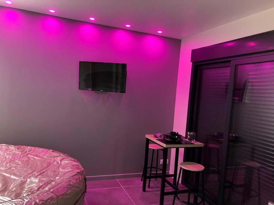 Spa Le Love แซงต์-เฌแมง-เลส์-กอร์เบล์ ภายนอก รูปภาพ